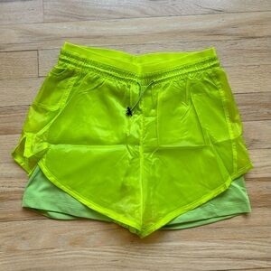 NWT Nike Women's Icon Clash Tempo Luxe Mid-Rise Running Shorts Size XS